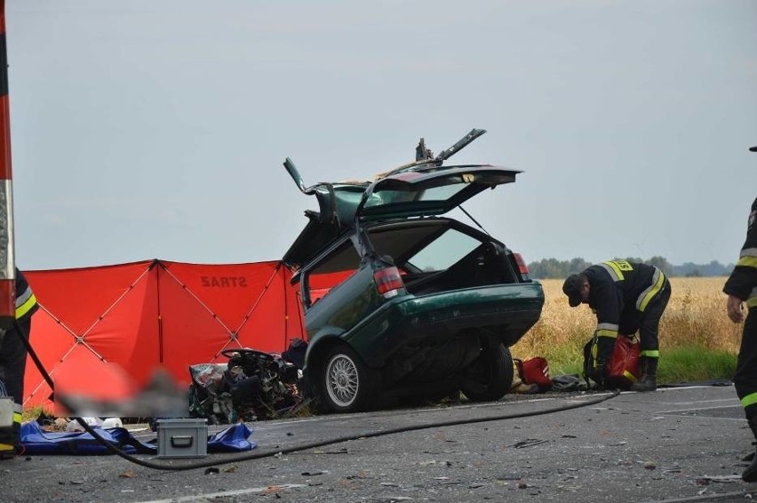 Śmiertelny wypadek na DK 55 koło Kamionki. Samochód osobowy zderzył się z autobusem 27.07. Nie żyje kierowca 