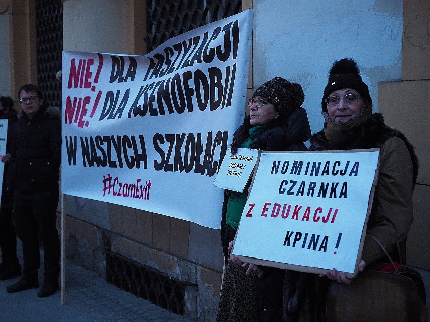 Protest przeciwko Lex Czarnek przed łódzką siedzibą PiS w...