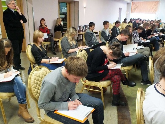 W konkursie "Orła WRONa nie pokona&#8221; wystartowało 37 uczniów ze szkół Skarżyska-Kamiennej i powiatu starachowickiego 