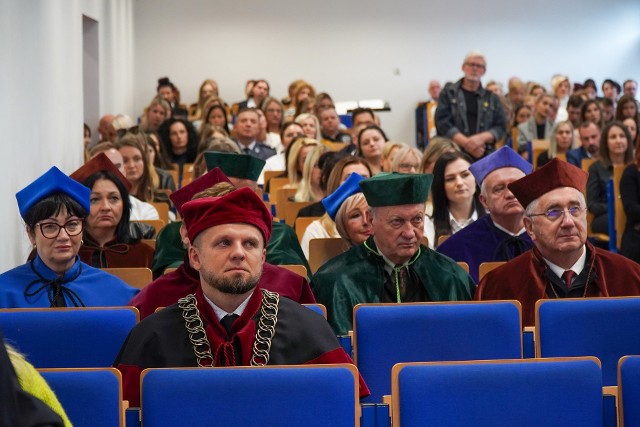 Rozpoczęcie roku akademickiego, Akademia Nauk Stosowanych w Ostrowcu. Więcej na kolejnych zdjęciach