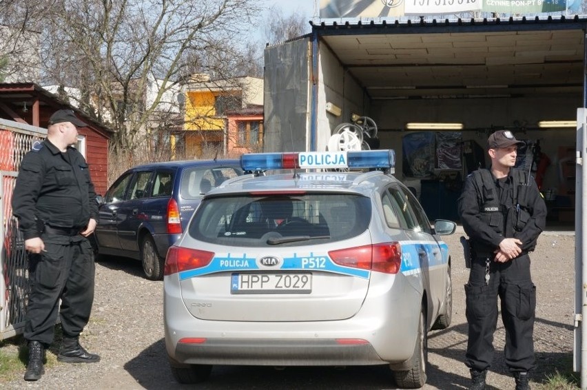 Zabrze: Policjanci zlikwidowali polsko-armeńską dziuplę samochodową [ZDJĘCIA]