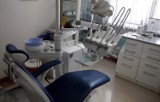 Dentysta wyrwał pacjentowi 20 zębów... omyłkowo