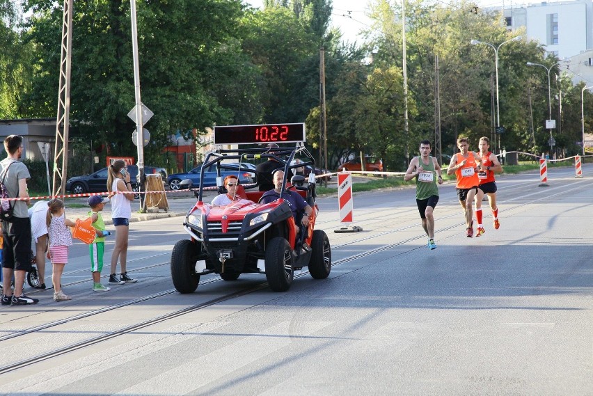 Bieg Fabrykanta 2016. 10 kilometrów szlakiem fabrykanckiej Łodzi [ZDJĘCIA]