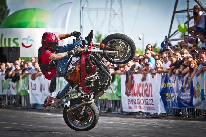 Akrobaci na motocyklach. Plus Stunt Grand Prix 2013 w Bydgoszczy