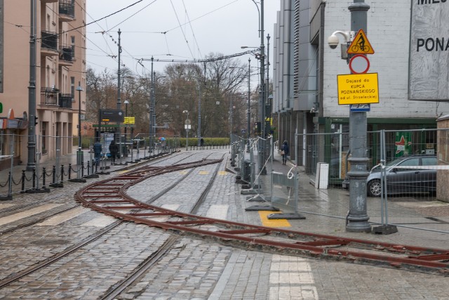 Od soboty tramwaje MPK Poznań będą korzystać z nowego łuku tymczasowego, który wybudowano na pl. Wiosny Ludów. Po tym łuku będą kursować linie 5, 6 oraz 9