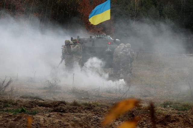 Ukraińscy żołnierze niemal codziennie są ostrzeliwani przez separatystów i Rosjan okupujących Donbas