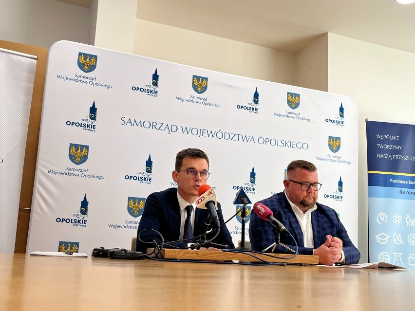 Szymon Ogłaza i Michał Durzyński przedstawili na konferencji...