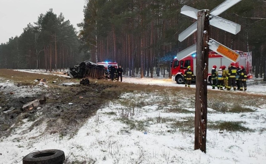 Na przejeździe kolejowym między Stobem a Białą w okolicach...