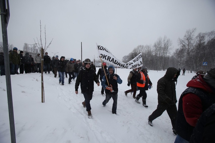 Strajk JSW: Bitwa górników z policją przed siedzibą JSW