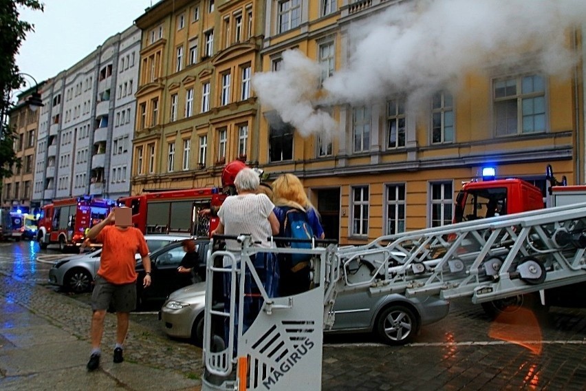 Pożar przy ul. Włodkowica we Wrocławiu 6.08.2022