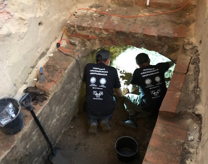 Badacze sprawdzają wnętrze kaplicy templariuszy. Szukają...