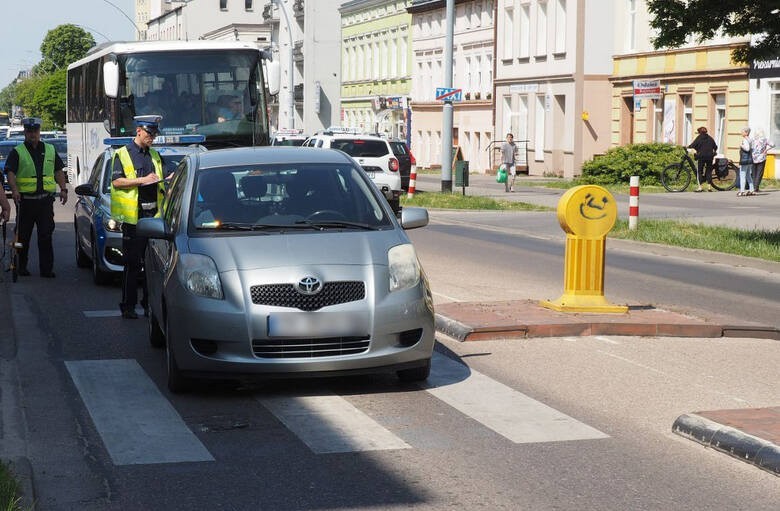 Kobieta potrącona na przejściu dla pieszych na ul....