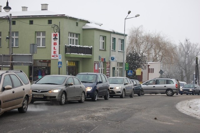 Pilną potrzebę budowy obwodnicy północ - południe i odciążenia choć trochę centrum miasta,  widać m.in. na nakielskim rynku