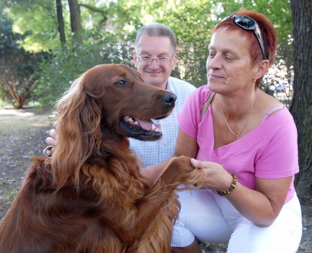 Graf nie wyglądał na specjalnie przejętego sukcesu. Bardziej przezywało to jego "państwo&#8221; - Halina i Marek Plazowie