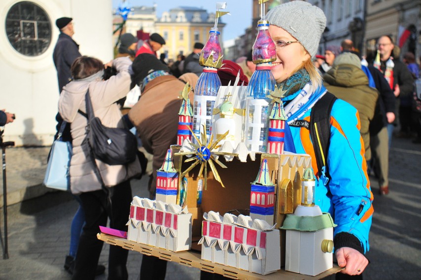 76. Konkurs Szopek Krakowskich. Po prezentacji na estradzie Targów Bożonarodzeniowych trafiły do Celestatu [ZDJĘCIA]