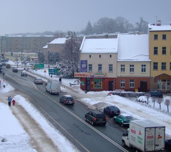 Gmina Strzelce Opolskie jest dobrze skomunikowana. Na zdjęciu droga krajowa - 94., która łączy Zgorzelec z Krakowem. Miasto ma się rozwijać w kierunku przemysłowym.