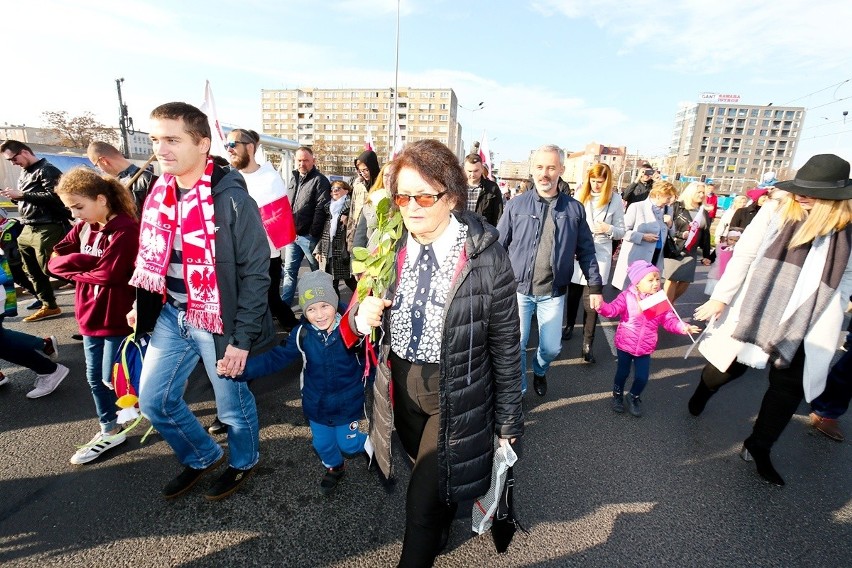 Radosna Parada Niepodległości przeszła przez Wrocław [ZDJĘCIA]