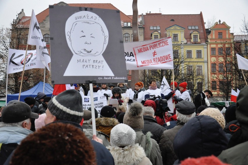 Wrocław: Komitet Obrony Demokracji znów na placu Solnym