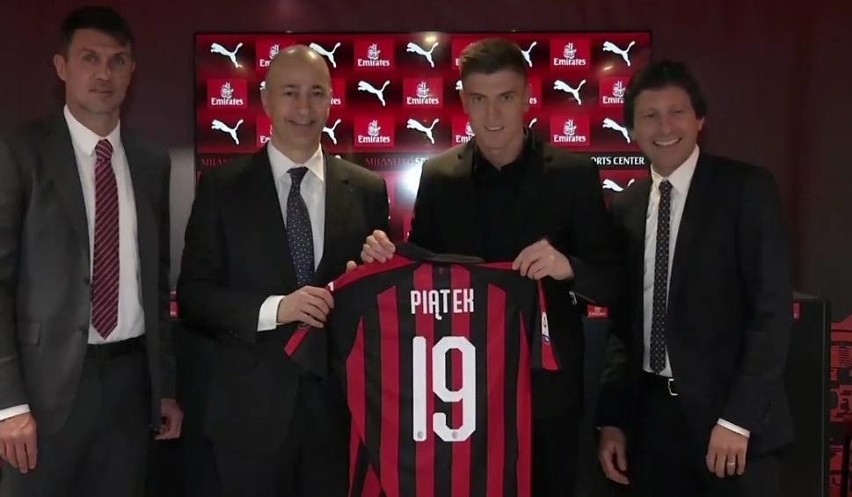 Na zdjęciu: Krzysztof Piątek (drugi z prawej). Mecz AC Milan...