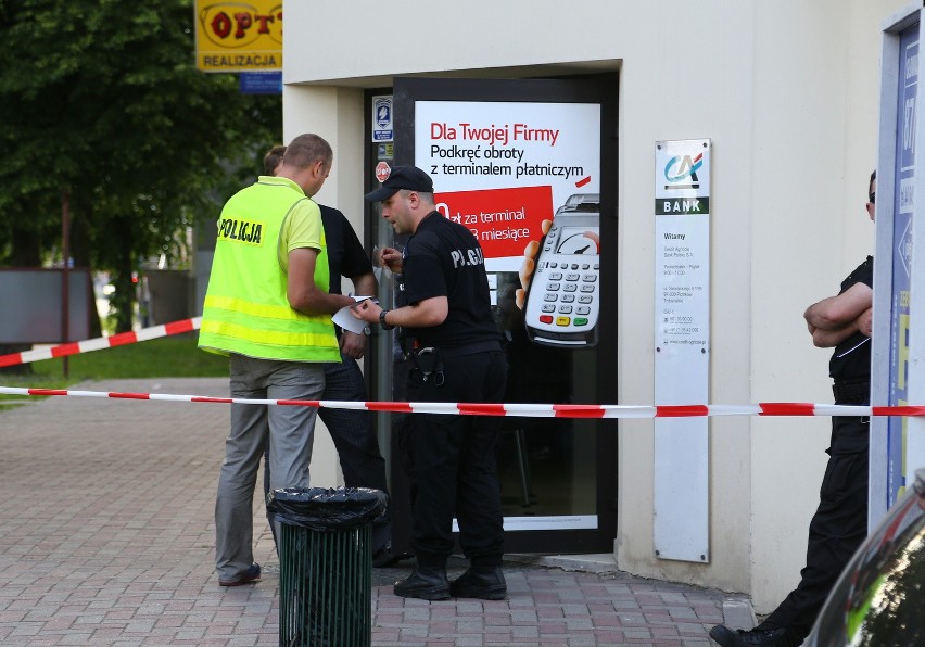 Napad na bank w Piotrkowie Trybunalskim. Mężczyzna ukradł 60 tys. zł [ZDJĘCIA]