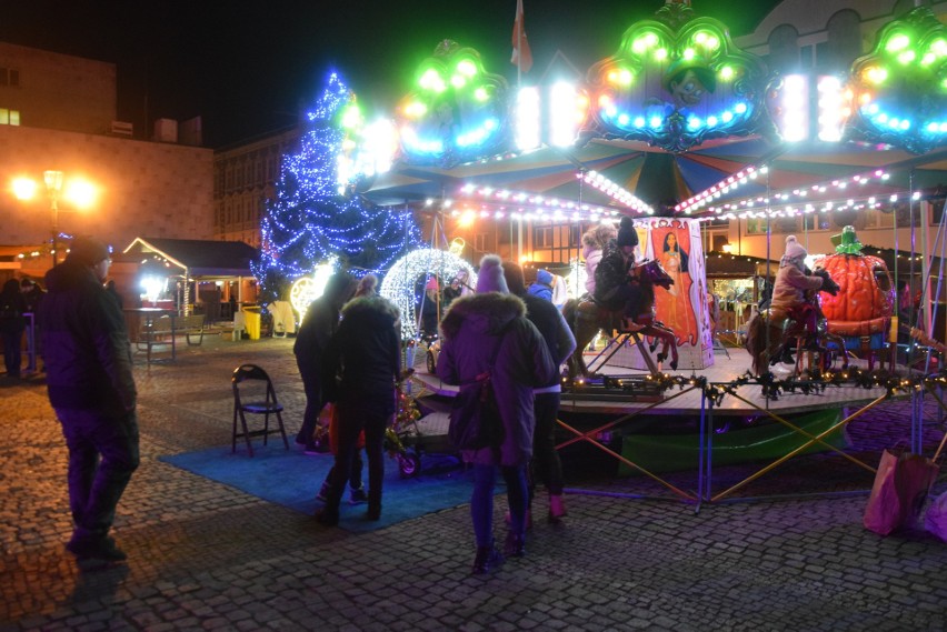 Jarmark bożonarodzeniowy odbywa się na Starym Rynku.