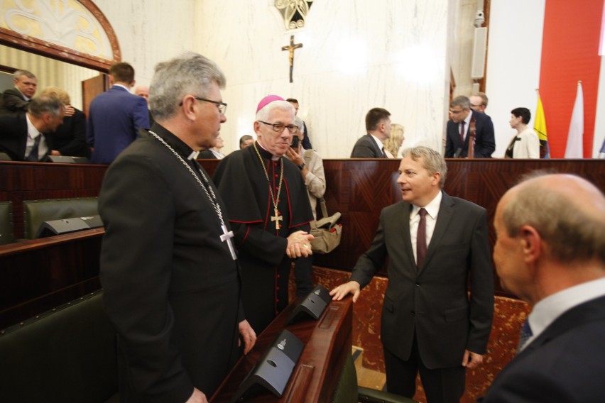 Głosowanie nad przyjęciem uchwały o powołaniu metropolii na...