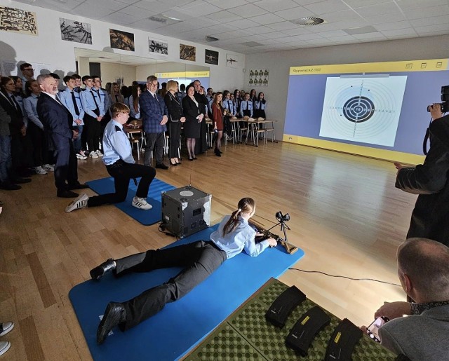 Wirtualna strzelnica w szkole w Łopusznie oficjalnie otwarta. Oto, jak się prezentuje.