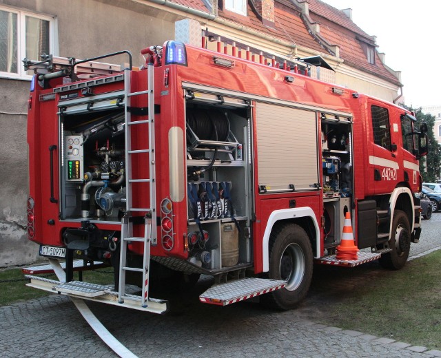 W nocy strażacy gasili pożar sklepu w Orłowie, gm. Płużnica. Zdjęcie ilustracyjne.