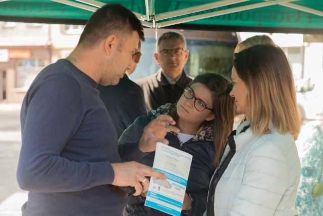 Pracownicy WFOŚiGW w Toruniu wyjaśniali mieszkańcom szczegóły Programu Czyste Powietrze