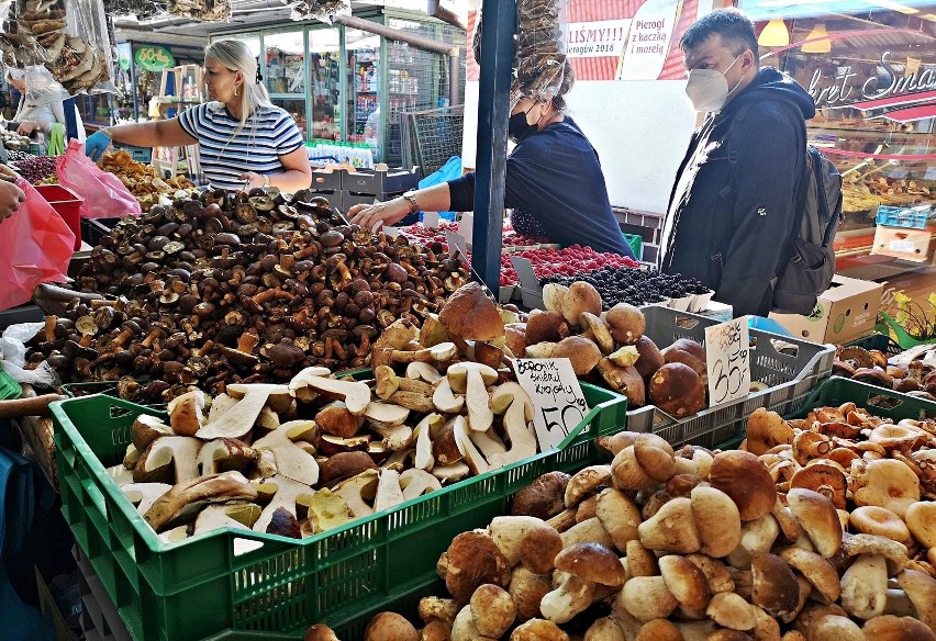 Wysyp grzybów na krakowskich placach targowych. Sprawdziliśmy ceny  [ZDJĘCIA]