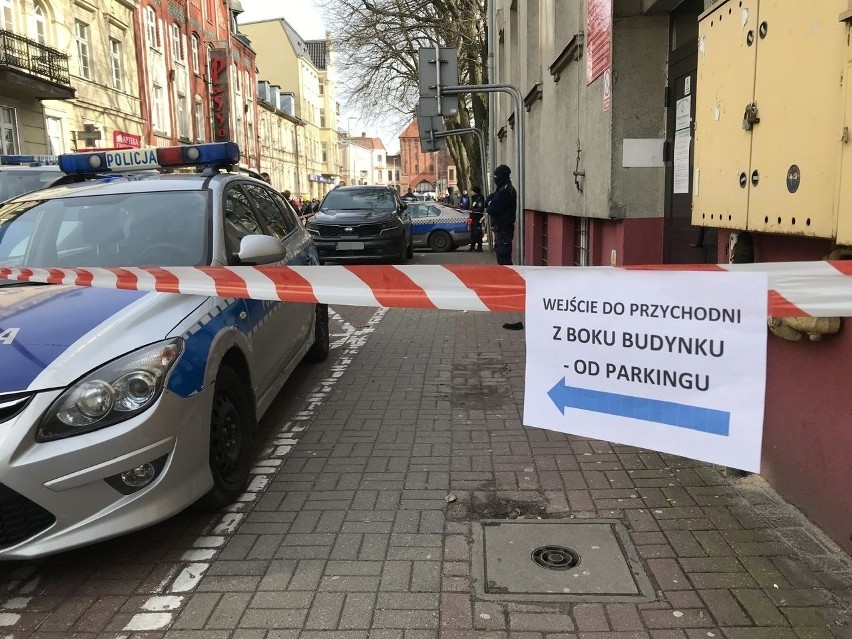 Atak na policjanta koło przychodni przy ul. Tuwima w...