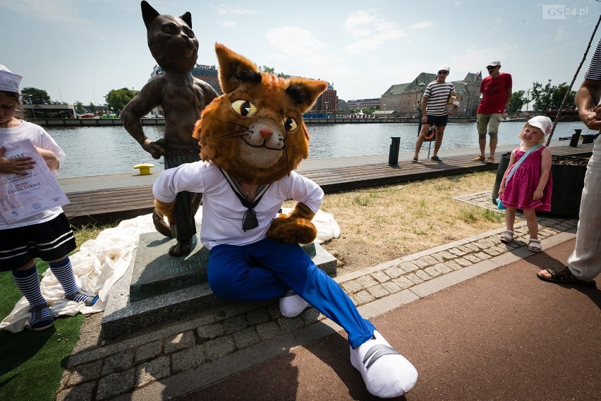 Pomnik legendarnego kota żeglarza Umbriagi stanął w Alei Żeglarzy w Szczecinie [ZDJĘCIA, WIDEO]