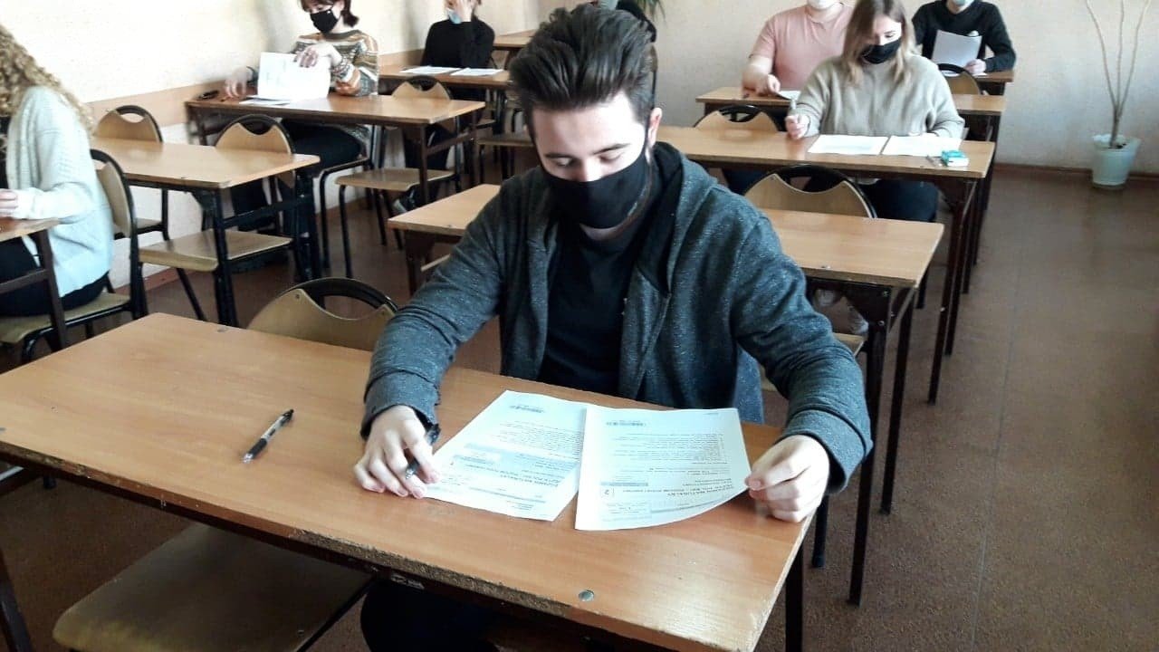 Próbna matura 2021. W środę kilkuset uczniów ze skarżyskich szkół