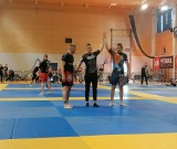 Tomasz Gumkowski i Adam Laskowski z Academii Gorila Ostrów Mazowiecka z medalami Pucharu Polski No Gi Jiu Jitsu w Luboniu. 5.06.2021