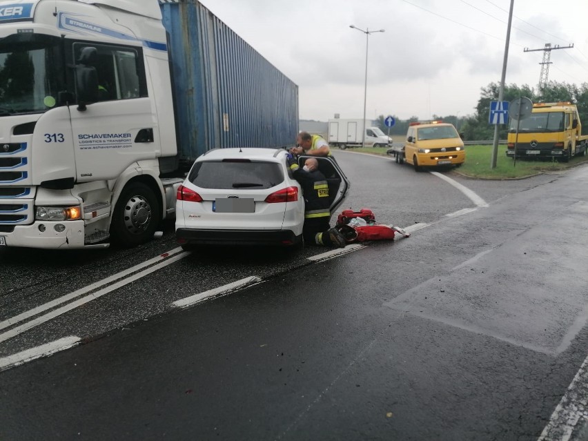 Wypadek 3 aut na zjeździe z A4 przy Kątach Wrocławskich