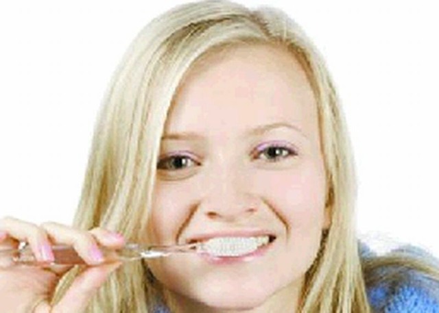Szczególnie ważna w przypadku nadwrażliwości zębów jest wyjątkowo dokładna higiena jamy ustnej.