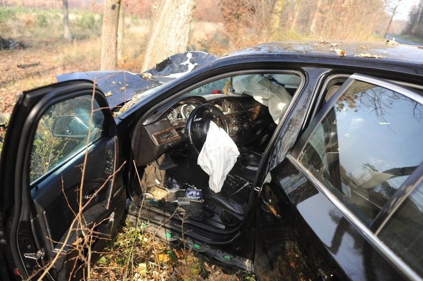 Kierowca BMW trafił do szpitala po groźnym wypadku pod...