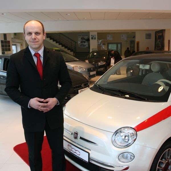 - Nie obawiamy się, że z powodu podwyżek zabraknie klientów na nasze auta - mówi Mirosław Martyniszyn, kierownik salonu sprzedaży alfa romeo, fiat, fiat professional i lancia w Kielcach.