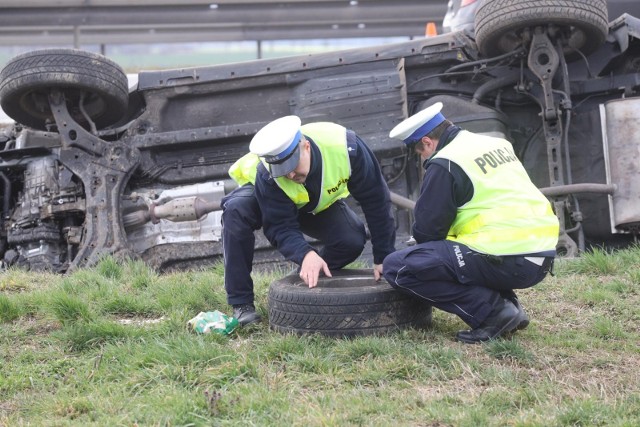 W czwartek rano w Zielonce pod Bydgoszczą wypadł z drogi samochód ciężarowy, który jechał trasą S10 w stronę Torunia.