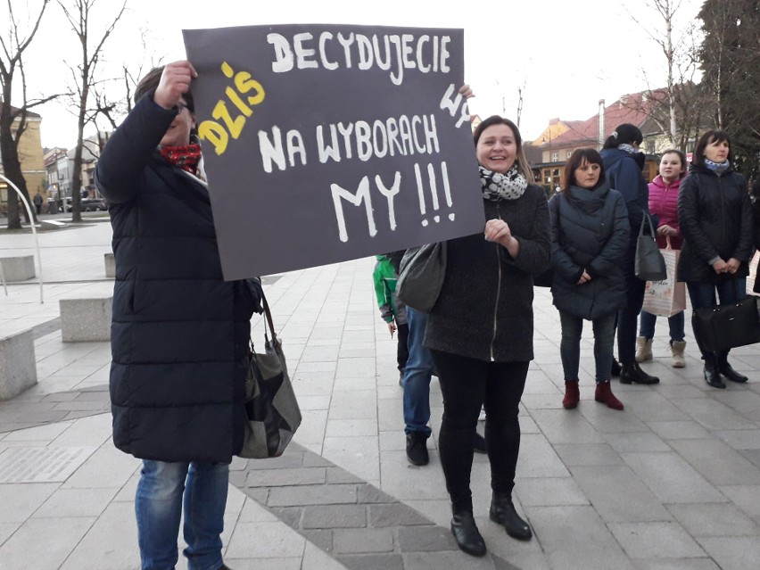 Skawina. Chcą zlikwidować szkołę, rodzice oburzeni. "Finanse nie powinny przesłonić uczniów"