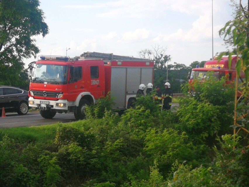 Wypadek przy A4 w Kątach Wrocławskich. VW wpadł do rowu (ZDJĘCIA) 