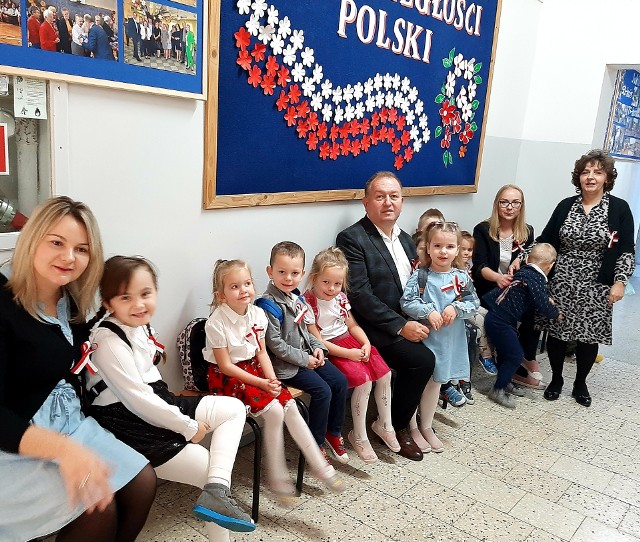 Uroczyste obchody święta Niepodległości w oddziale przedszkolnym Zespołu Szkół Ogólnokształcących w Sędziszowie.