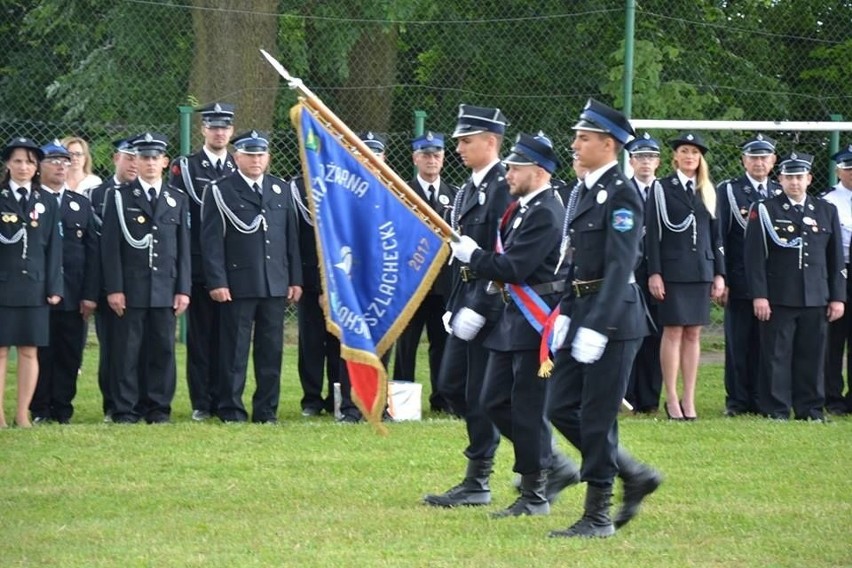 Uroczystości rozpoczęły się od przemarszu jednostek OSP,...