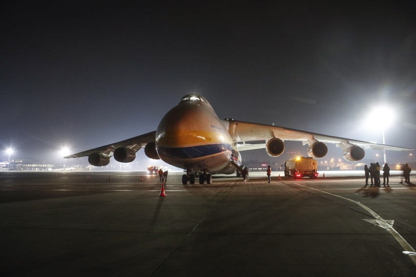 Antonow An-225 przeprowadził już dwa transporty aluminium z...