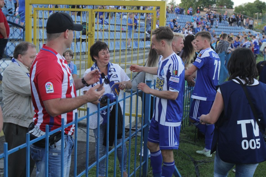 Ruch Chorzów - GKS Katowice 1:0. Tak cieszyli się kibice i piłkarze Niebieskich ZDJĘCIA