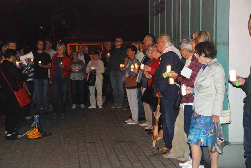 Olkusz. Protestowali w obronie wolnych sądów [ZDJĘCIA]