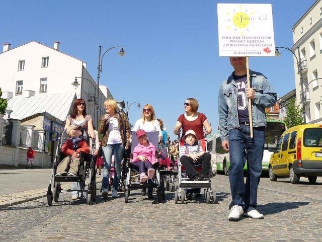 Marsz Godności Osób Niepełnosprawnych co roku przemierza Lipową