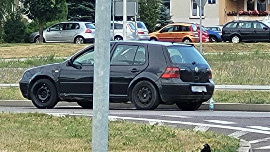 Volkswagen potrącił motocyklistę w Suwałkach