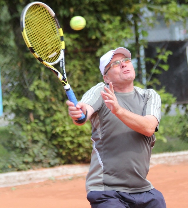 Do rywalizacji w zawodach zaprasza najlepszy ostrowski tenisista - Waldemar Rępa.