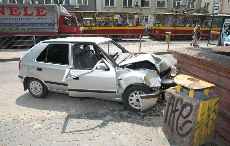 Wypadek na Narutowicza. Trzy osoby ranne! [FILM, zdjęcia]